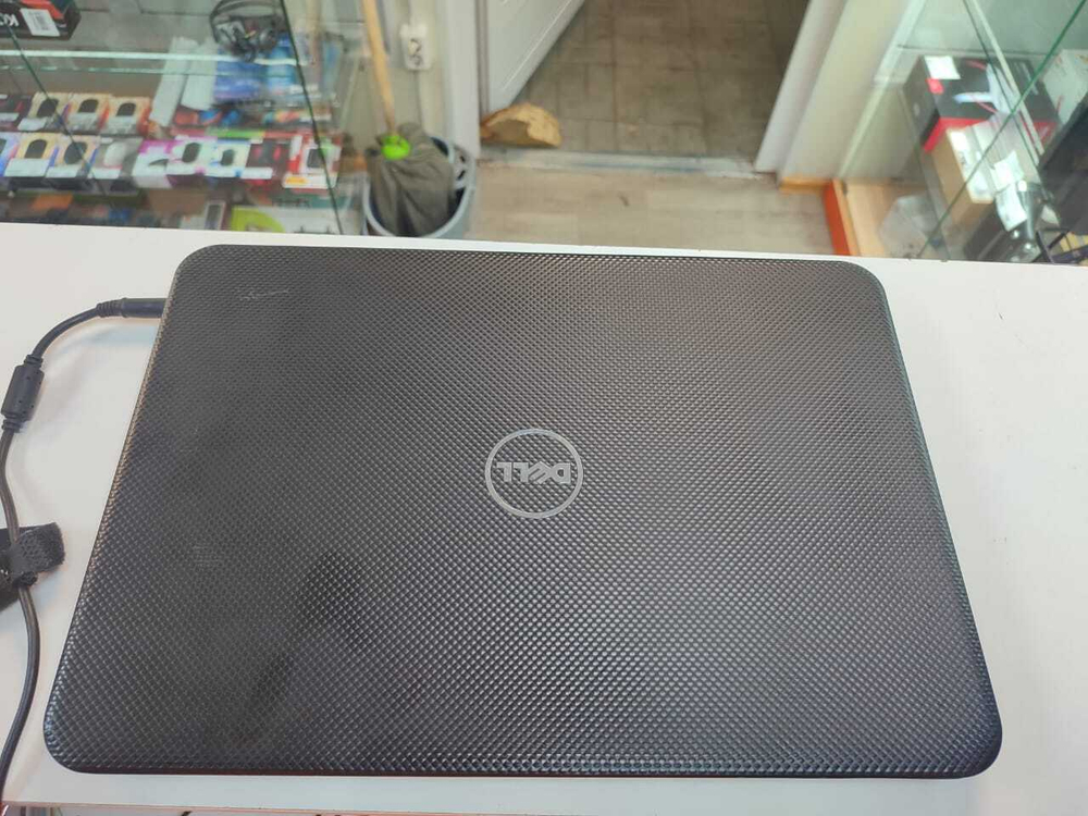 Ноутбук Dell Inspiron 15-3537