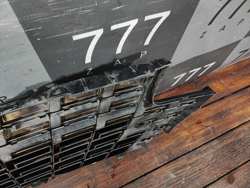 Решетка радиатора Kia Carnival 4 (KA4) 20-нв Б/У Оригинал 86350R0130