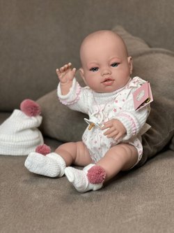 Кукла Berbesa виниловая 42см Recien Nacido с пледом (5123K)