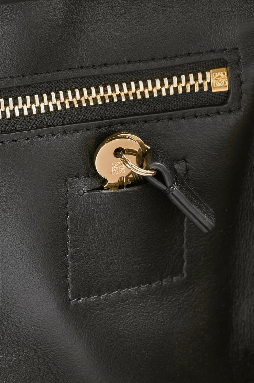 Loewe Сумка Amazona 28 из телячьей кожи наппа, черный