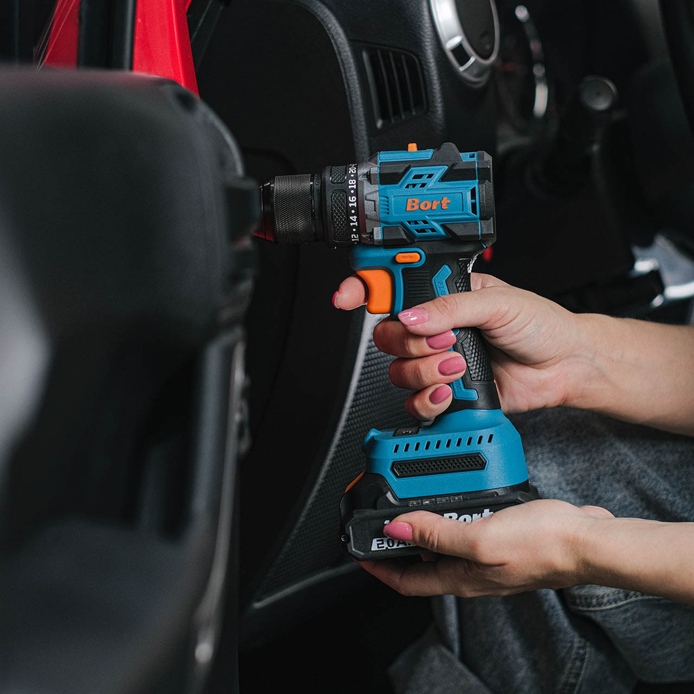 Дрель-шуруповерт аккумуляторная BORT BAB-21-BLK (2х2,0 Ач + ЗУ)