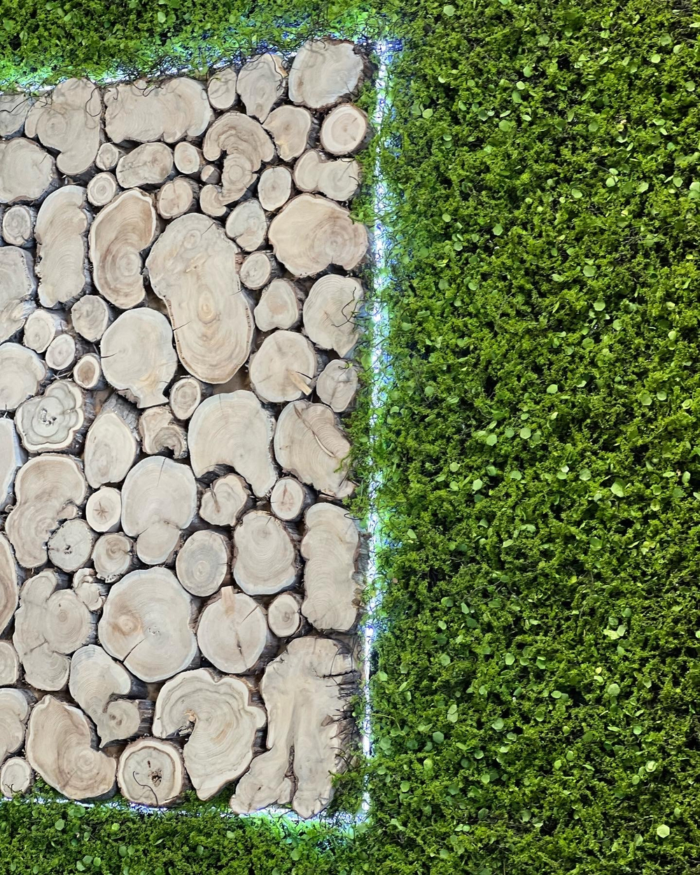 7.22. Вертикальное озеленение искусственным мхом.