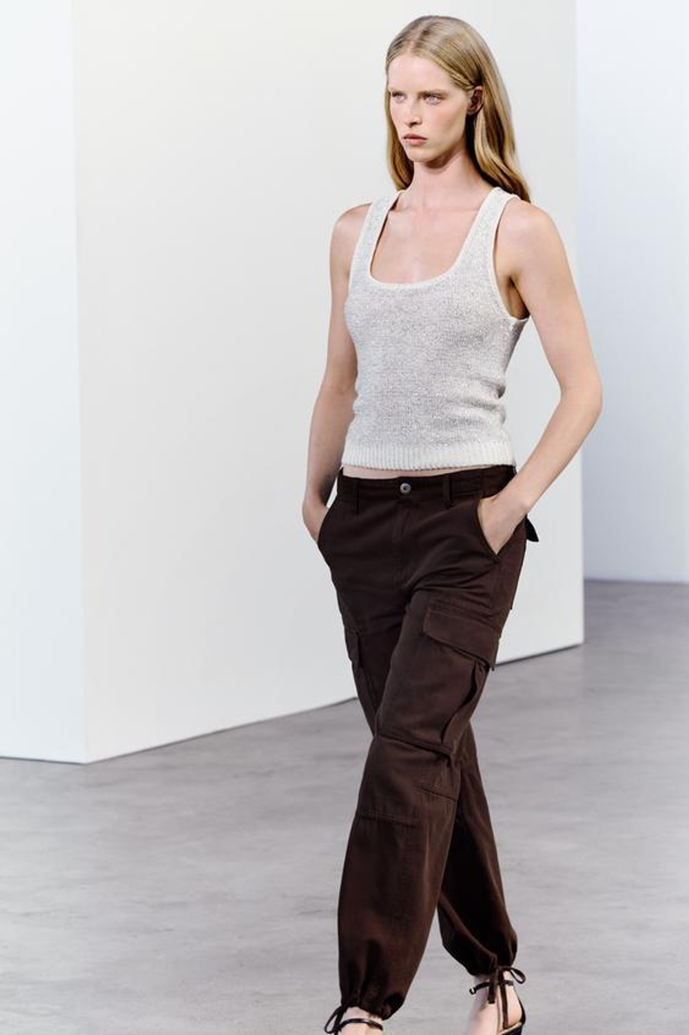 ZARA ТРИКОТАЖНЫЙ ТОП С ПАЙЕТКАМИ, СЕРЕБРИСТЫЙ