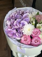 Букет сборный из гортензии, хризантемы, пионовидных роз и альстромери