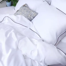 Постельное белье 2 спальное евро Mollen белое с графитно-серым кантом