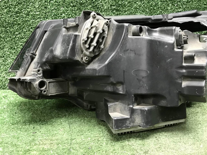 Битая Фара правая Land-Rover Discovery 5 16-21 LED