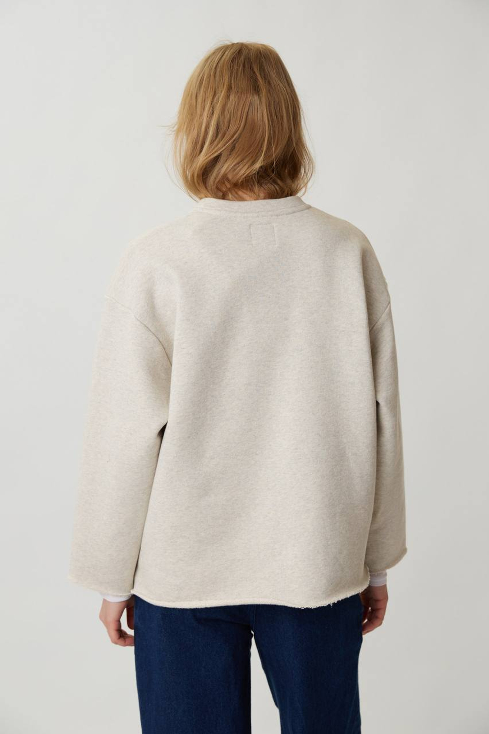 Объемный топ из серого футера