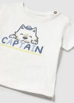 футболка с шортами и панамкой