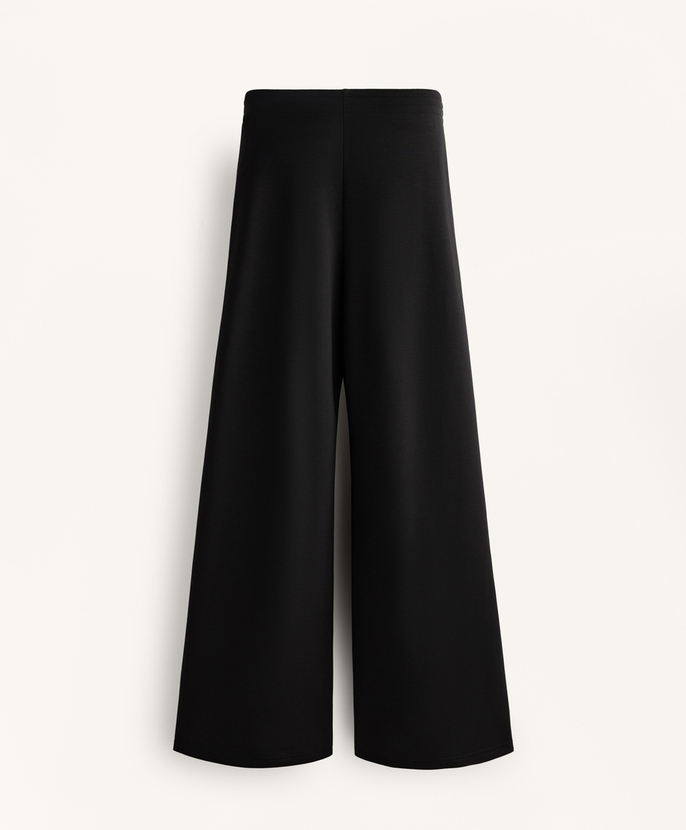 OYSHO Расклешенные брюки с мягкой на ощупь модальной тканью., черный