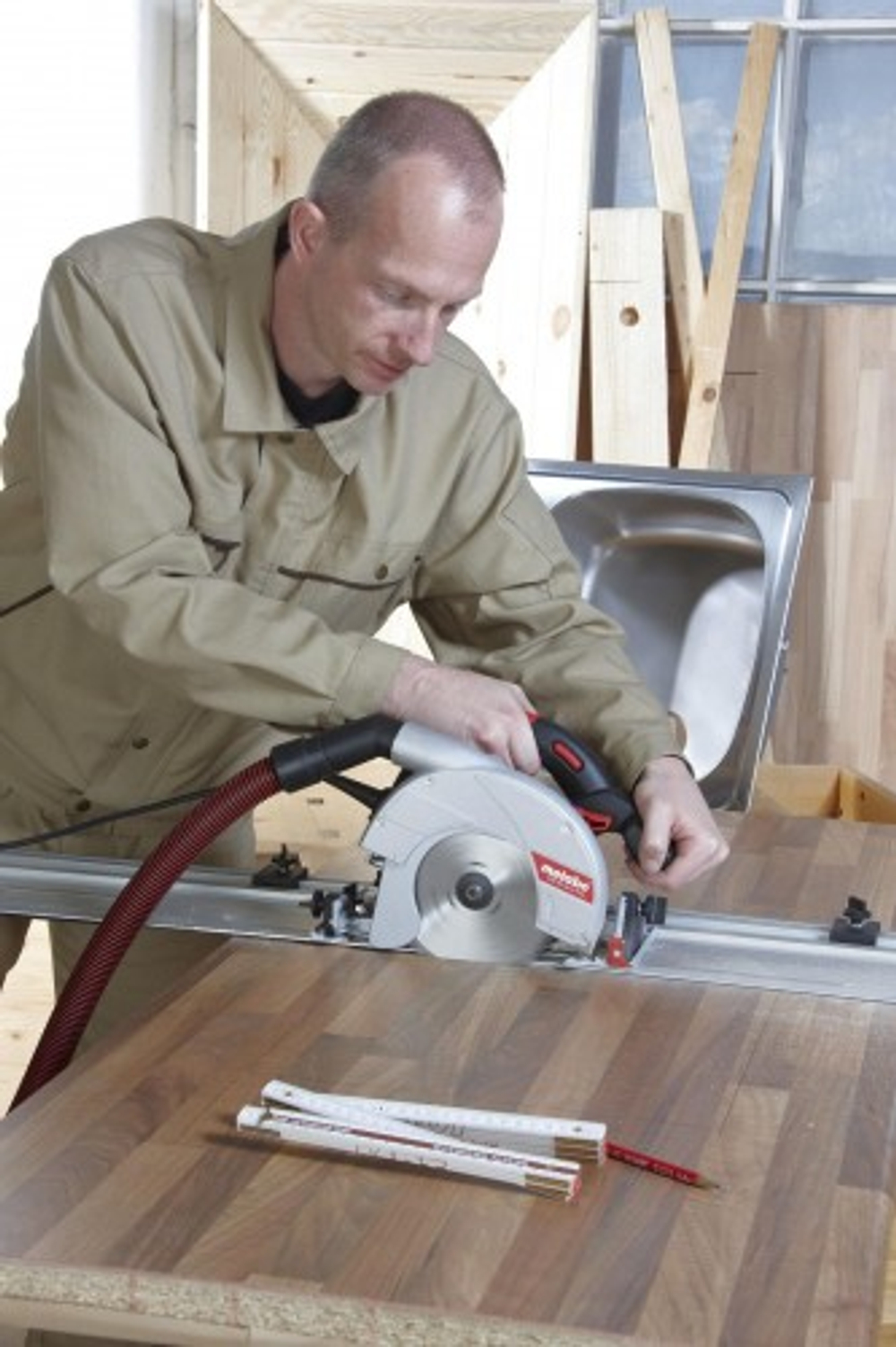 Сетевая дисковая пила METABO КSE 55 Vario PLUS 601204000