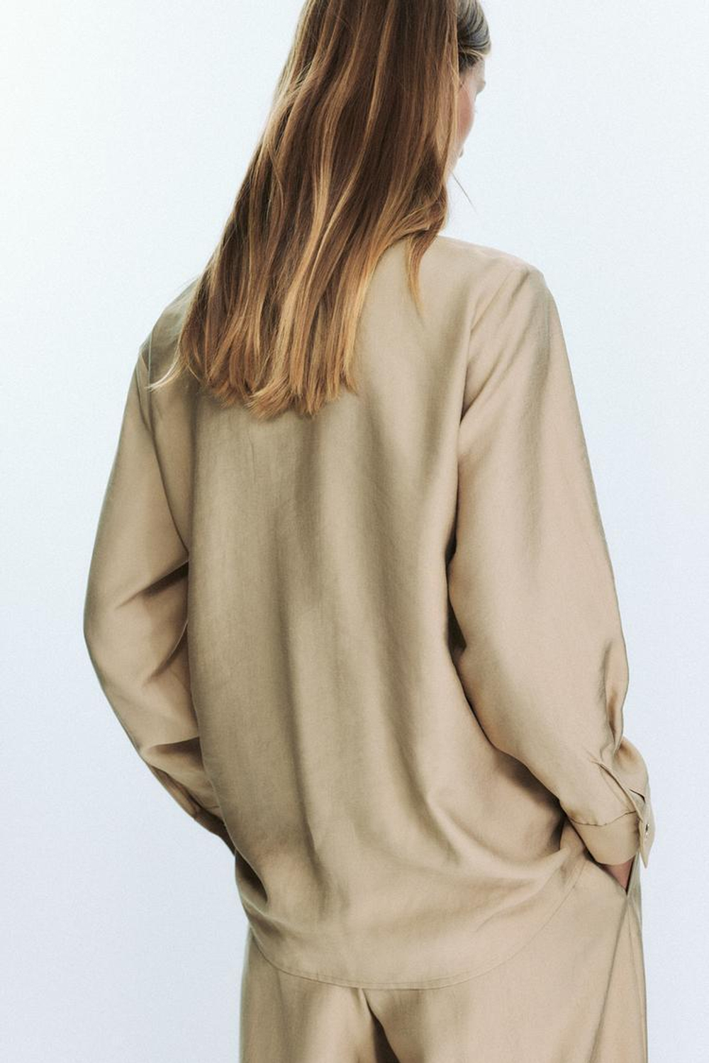 ZARA РУБАШКА С ЗАПАХОМ И ЗОЛОТОЙ ПУГОВИЦЕЙ, ПЕСОЧНЫЙ