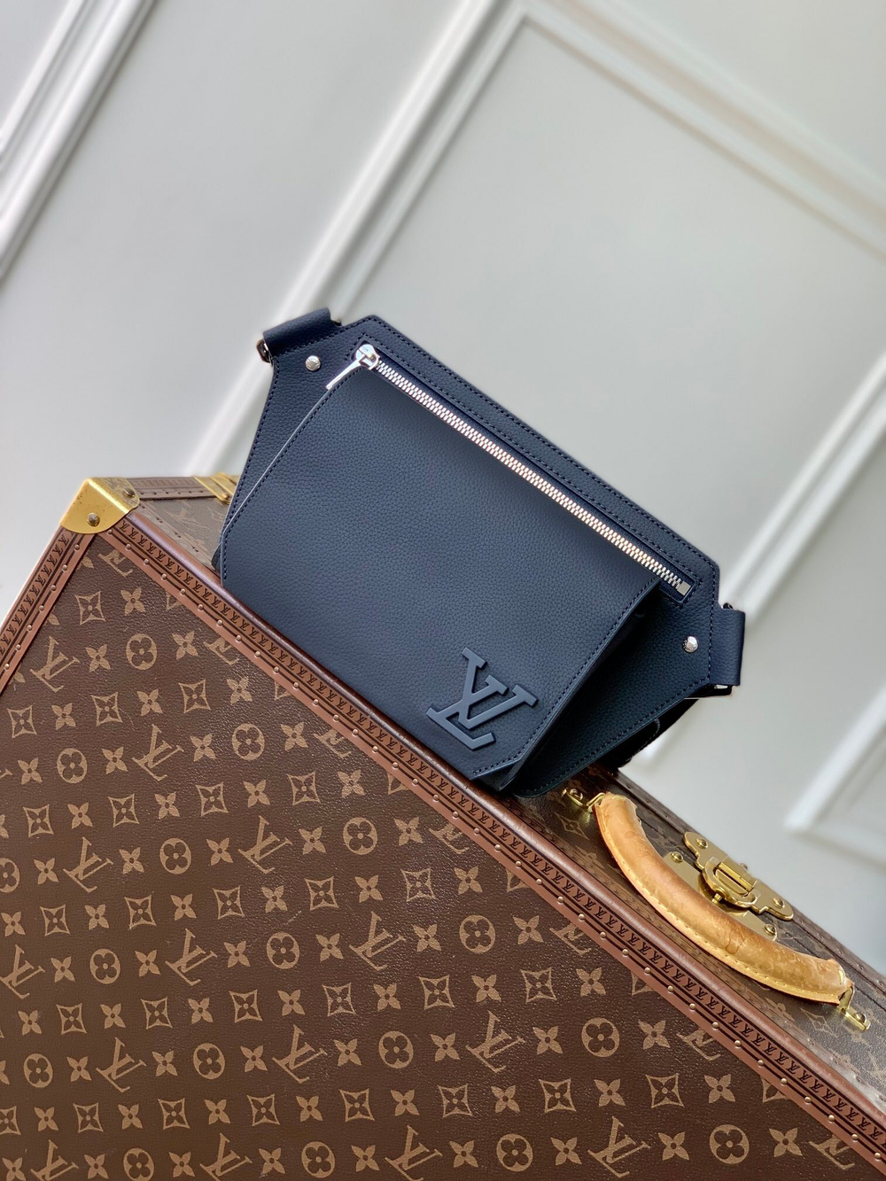 Louis Vuitton Takeoff Slingbag