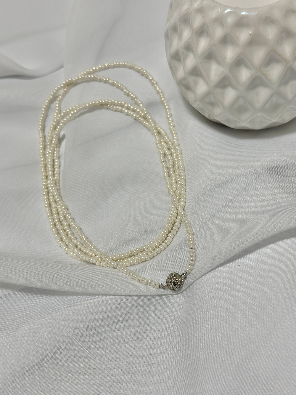 Нить-трансформер из микрожемчуга 125 см на серебряной магнитной застежке