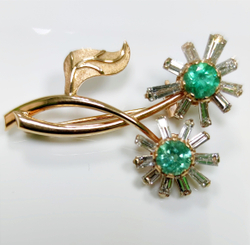 Брошь "Эстерелла" золото 585 с изумрудом и бриллиантом