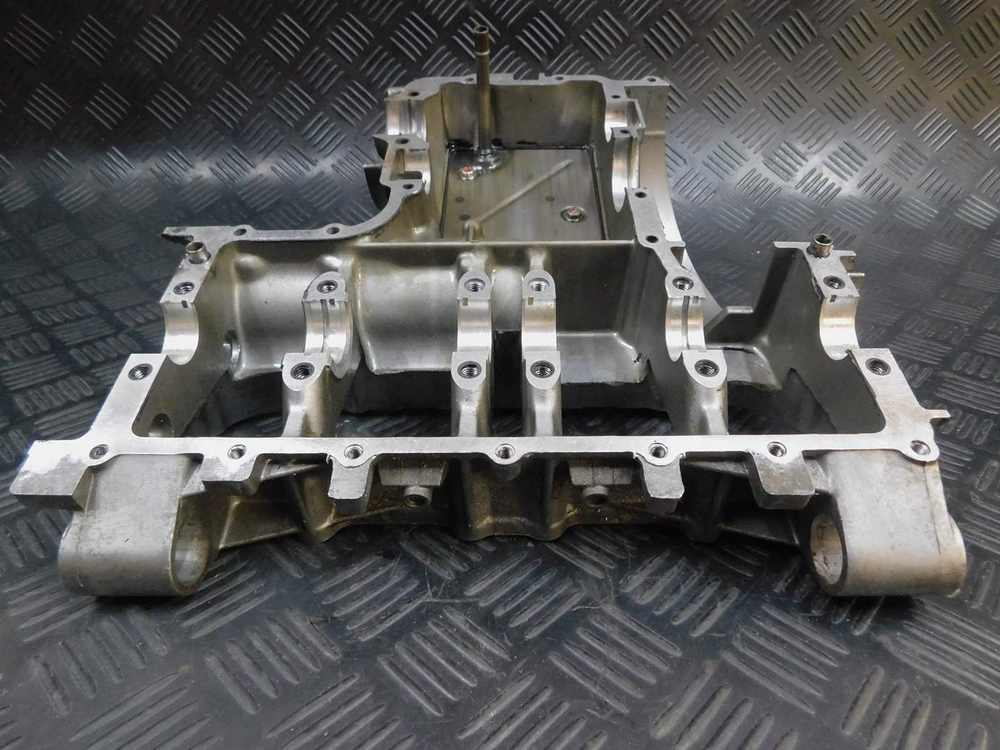 Верхняя часть картера Kawasaki ZZR 400 98 053020