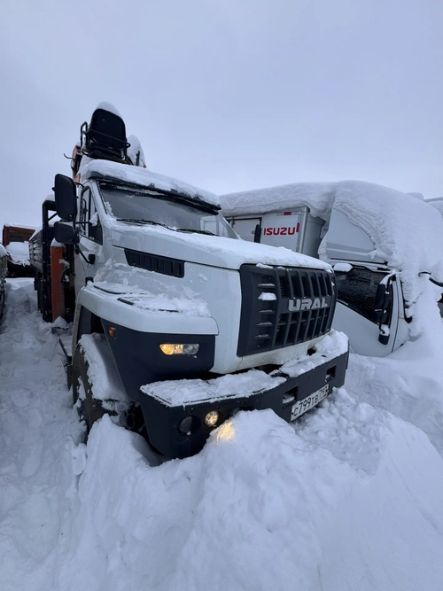 Ural NEXT 4320 6x6 Бортовой с КМУ U1B1A1 	(Дизельный, 6,7 л, 273 л.с., МТ)