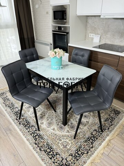Стеклянный раздвижной стол "Итальянский мрамор" и стулья "ГУЧИ" серый