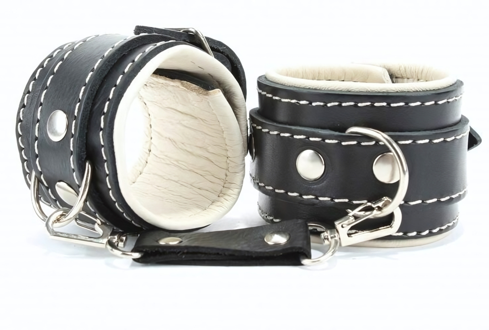 Черные оковы с бежевым подкладом (Цвет: черный с бежевым)