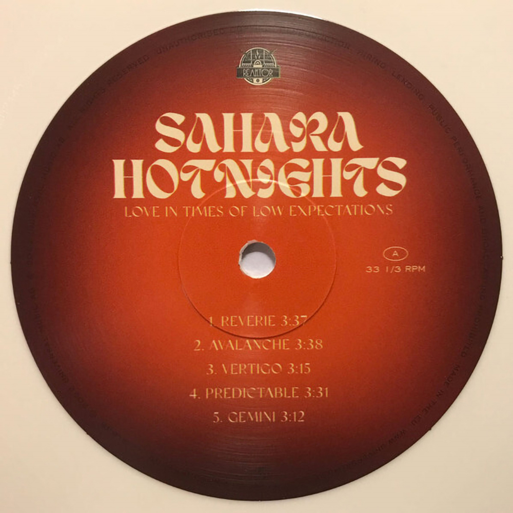 Sahara Hotnights / Love In Times Of Low Expectations (Coloured Vinyl)(LP)