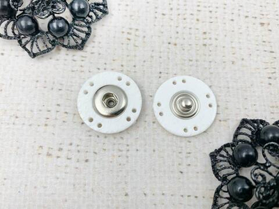 Кнопка пришивная пластик, d 2,1 см, белый