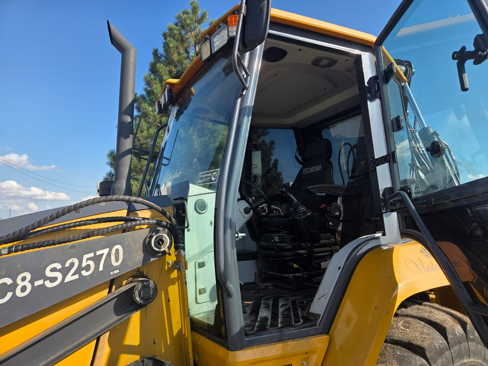 XCMG XC8* Экскаватор-погрузчик XC8-S2570  (Дизельный, 4,0 л, 100 л.с., АТ)