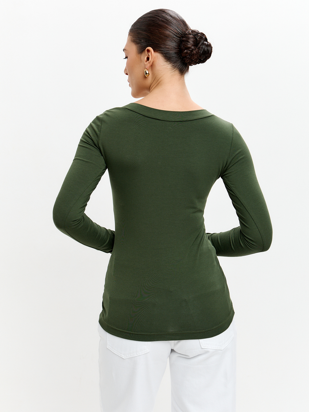 Лонгслив с асимметричным вырезом в цвете хаки