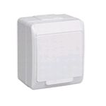 Розетка IEK Гермес PLUS 1-местная с заземляющими контактами открытая установка IP54 (белый) РСб20-3-ГПБб 63764