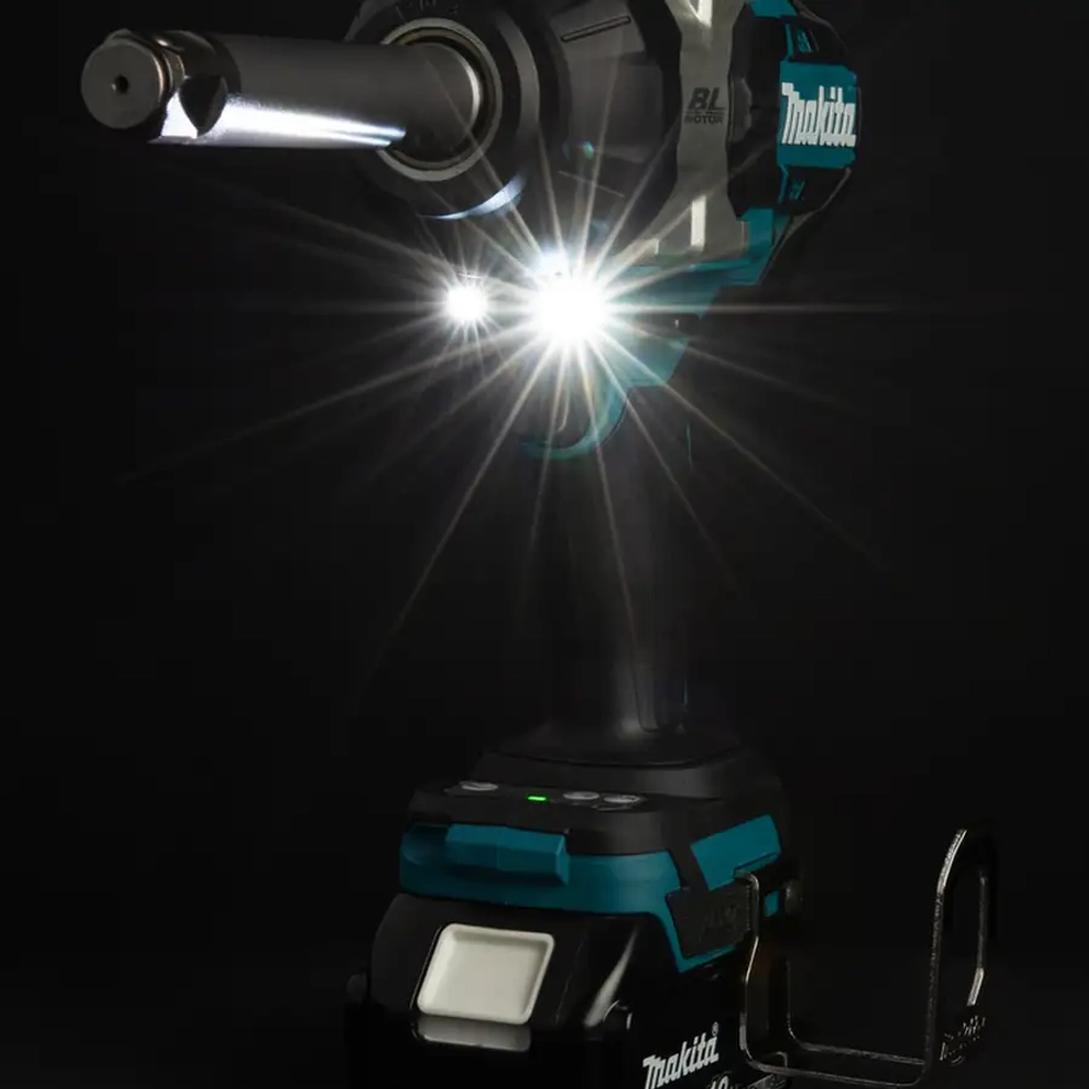Аккумуляторный ударный гайковёрт LXT Makita DTW1005Z
