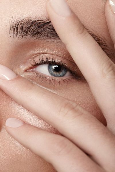 Открытый взгляд без магии: Всё, что нужно знать о лифтинге для кожи вокруг глаз