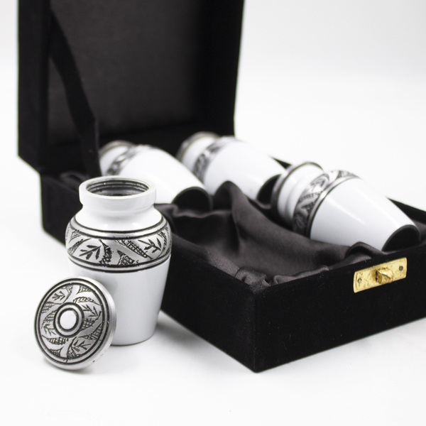 Мини-урна для деления праха металл с гравировкой белая 7 см