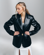 Жакет приталенный из эко-кожи