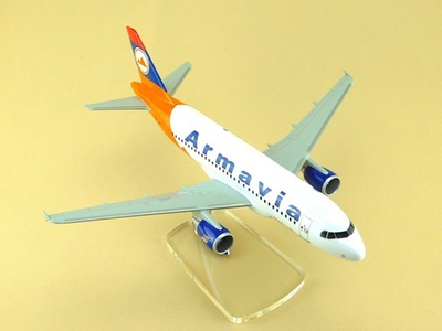 Модель самолета Airbus A319 (М1:100, Armavia)