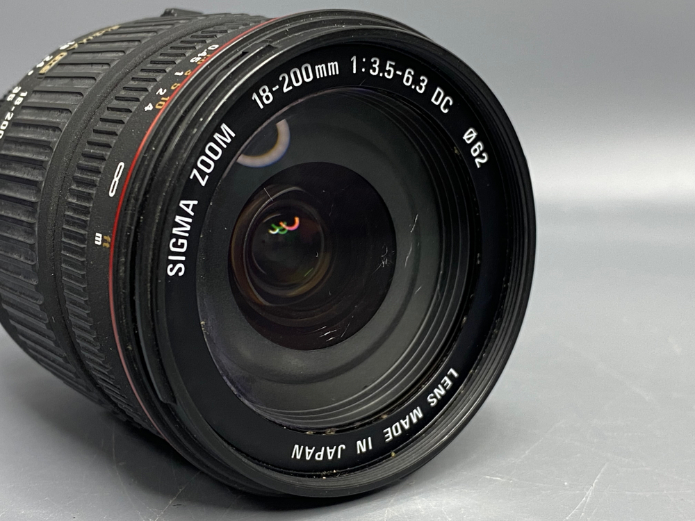 Sigma Zoom 18-200mm f/3.5-6.3 DC Царапины