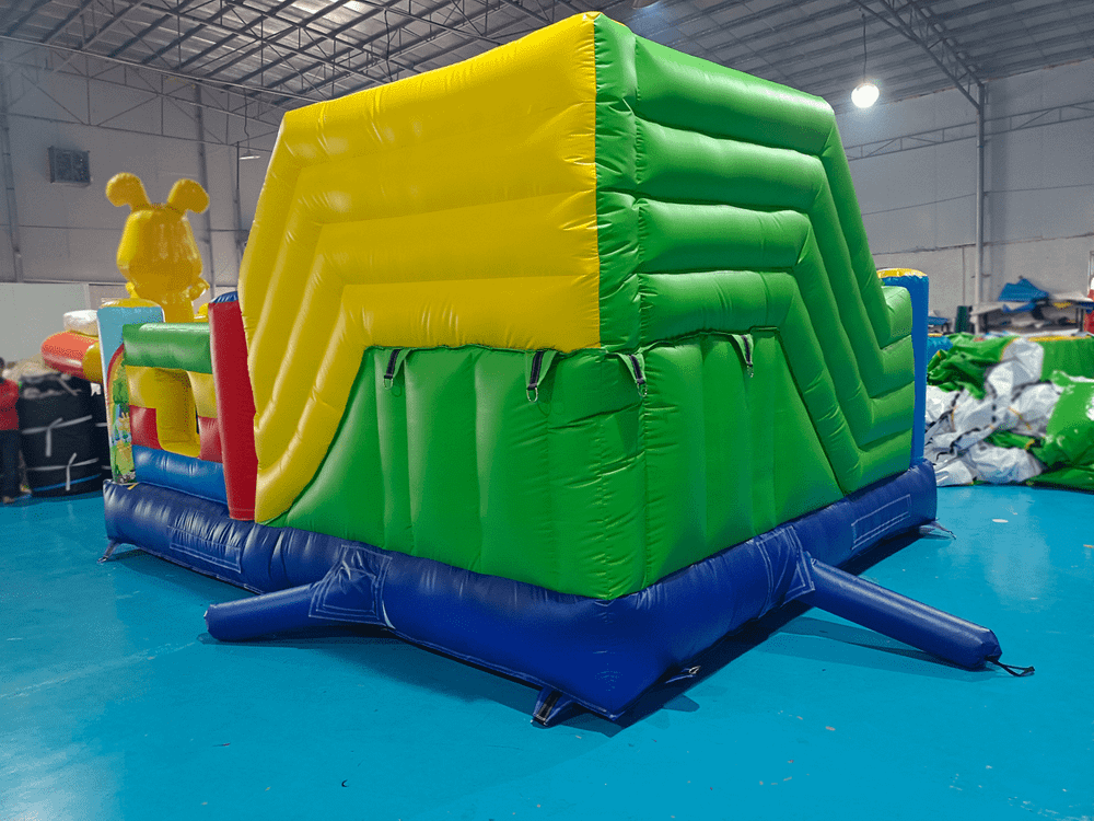 Коммерческий надувной батут «Попугайчики» с горкой, 5*4*2,8 м.