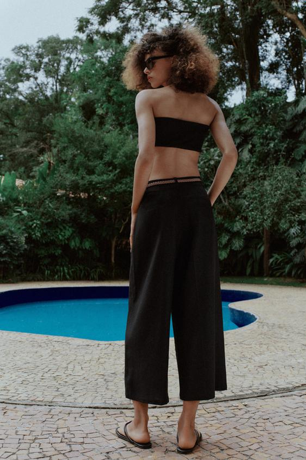 ZARA БРЮКИ-КЮЛОТЫ ИЗ СМЕСОВОГО ЛЬНА С ПЛЕТЕНЫМ ПОЯСОМ, ЧЕРНЫЙ