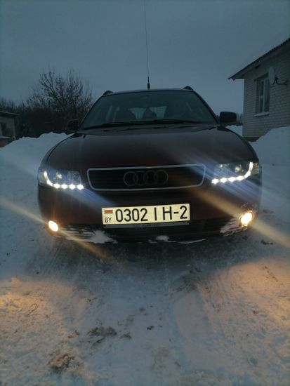 Передние фары Audi A4 B5 daylight black