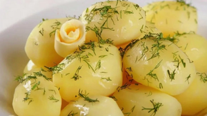 КАРТОФЕЛЬ ОТВАРНОЙ 200гр со сливочным маслом и зеленью