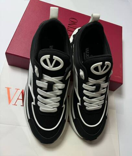 Кроссовки Valentino