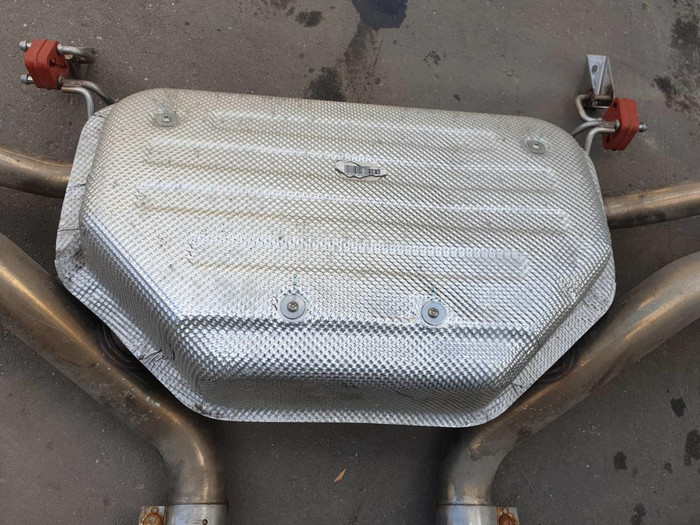 Глушитель Aston Martin DBX (2019-н.в.)