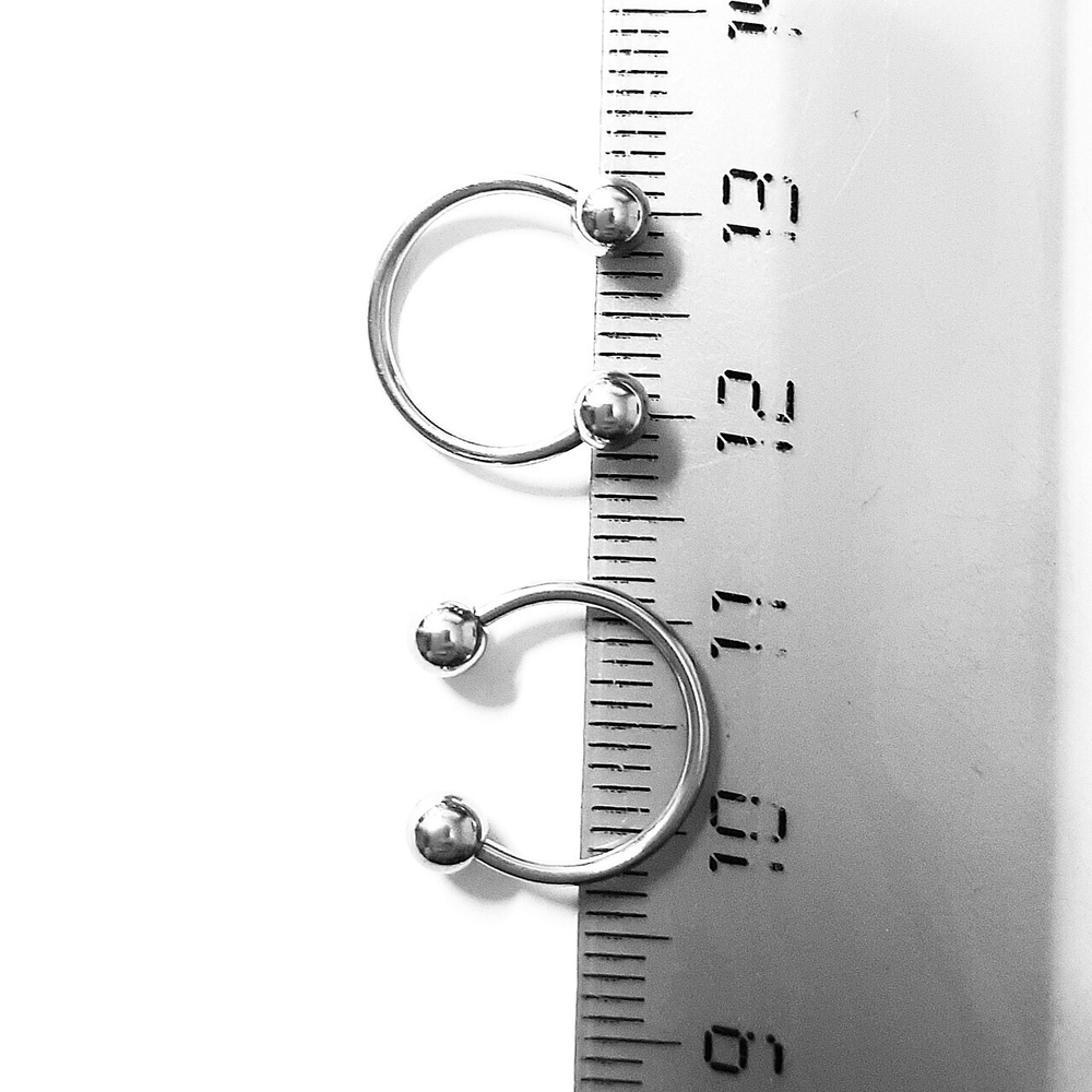 Подковы, полукольца для пирсинга: диаметр 14 мм, толщина 1.2 мм, диаметр шариков 4 мм. Сталь 316L.