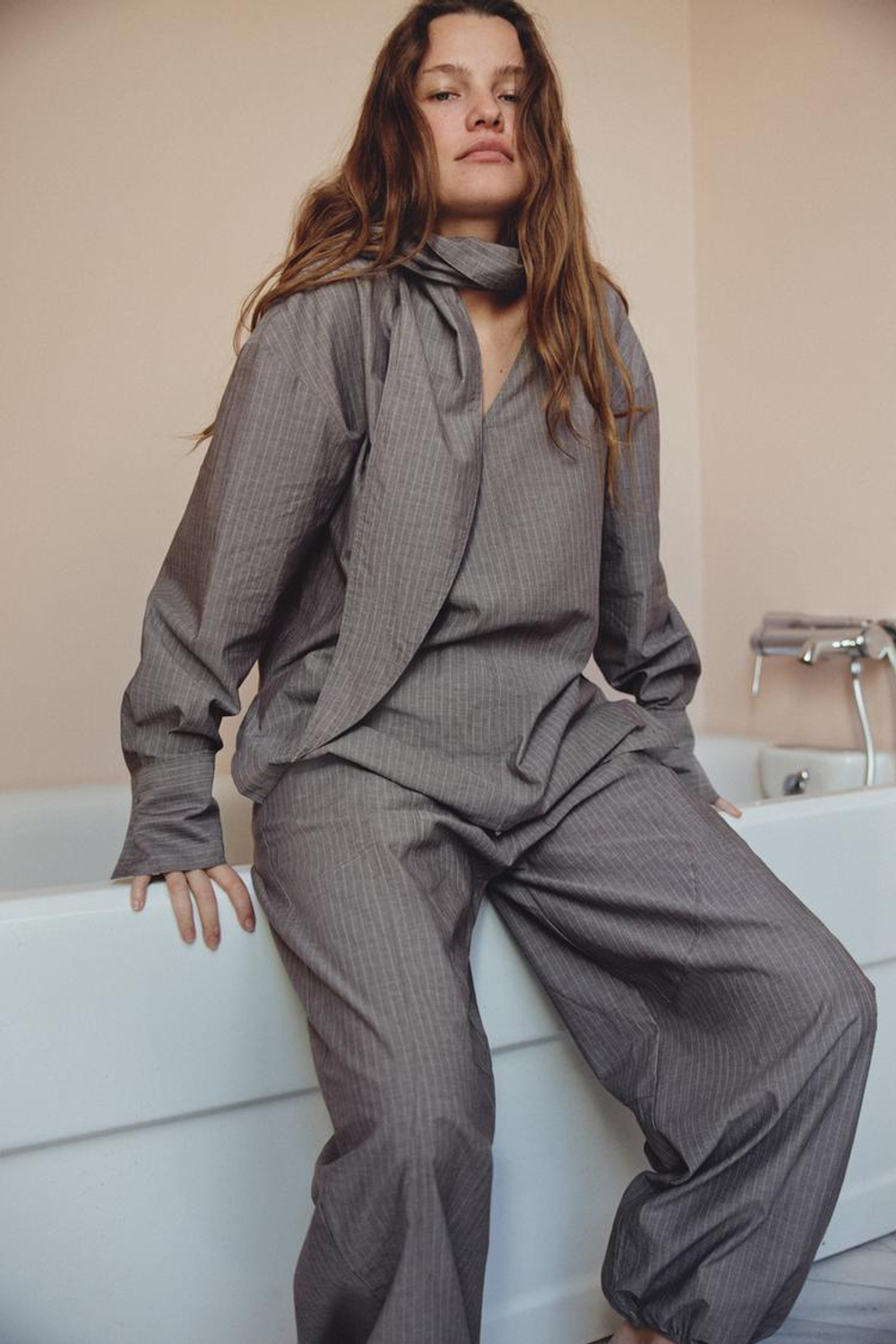 ZARA ШИРОКИЕ БРЮКИ В ПОЛОСКУ С ПОЯСОМ, СЕРЫЙ