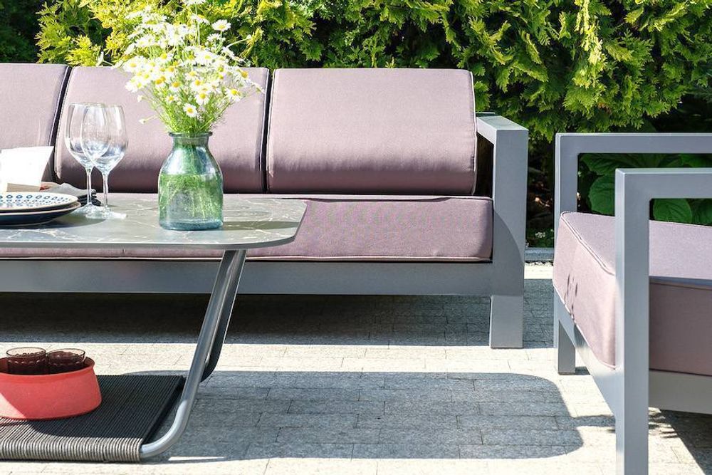 "Гранада" лаунж-зона из алюминия со столиком из HPL