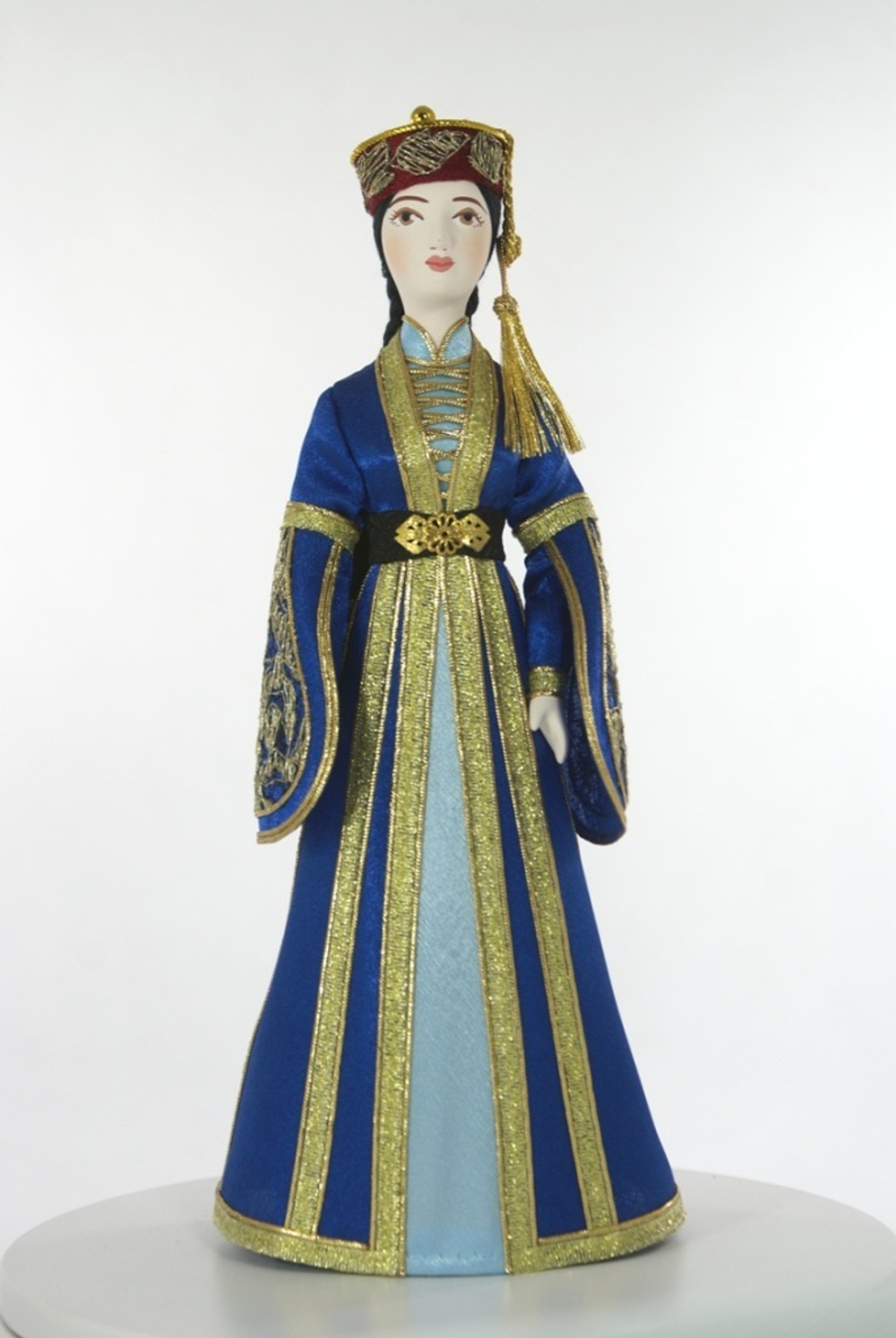 Кукла фарфоровая Черкеска в женском костюме