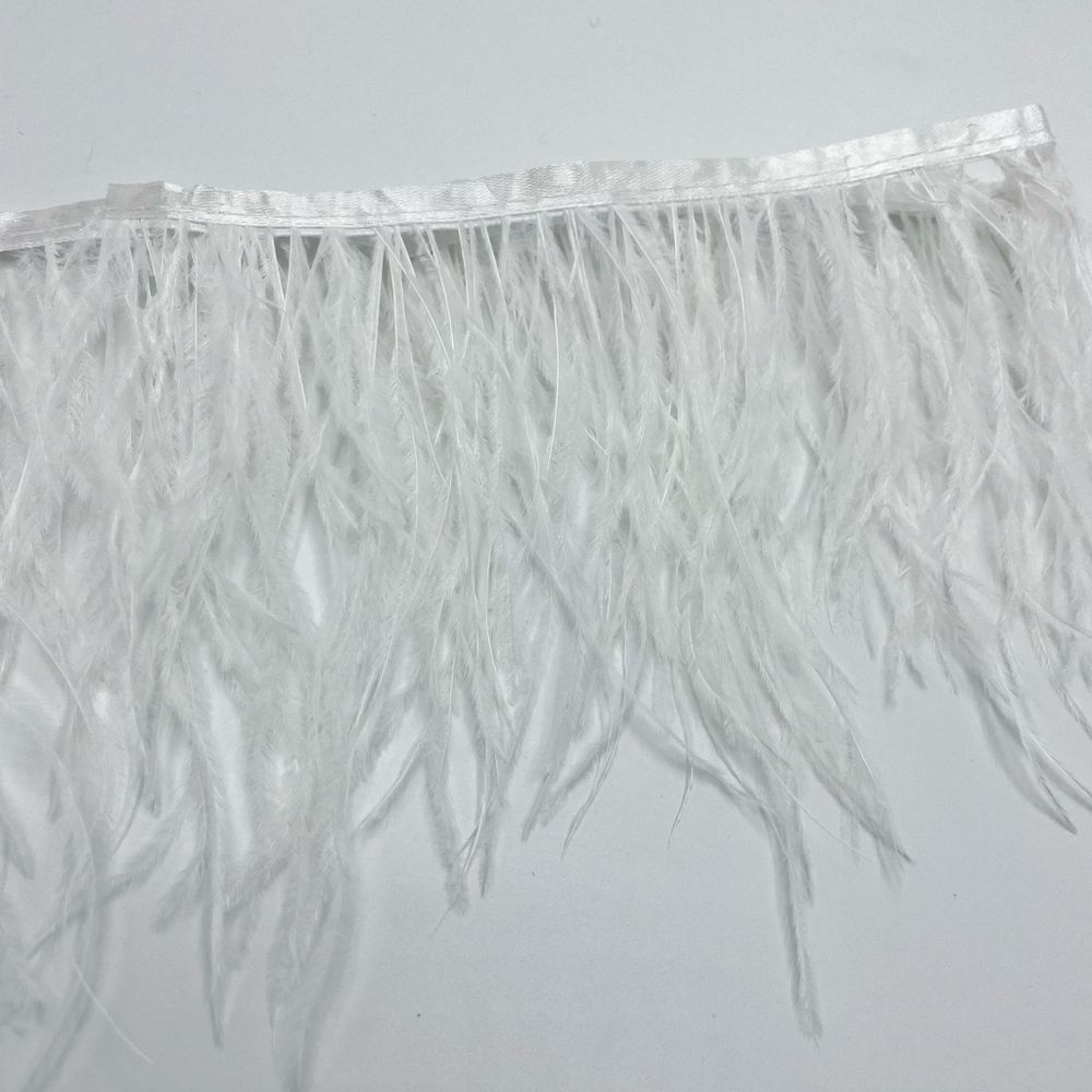 Перья страуса на ленте