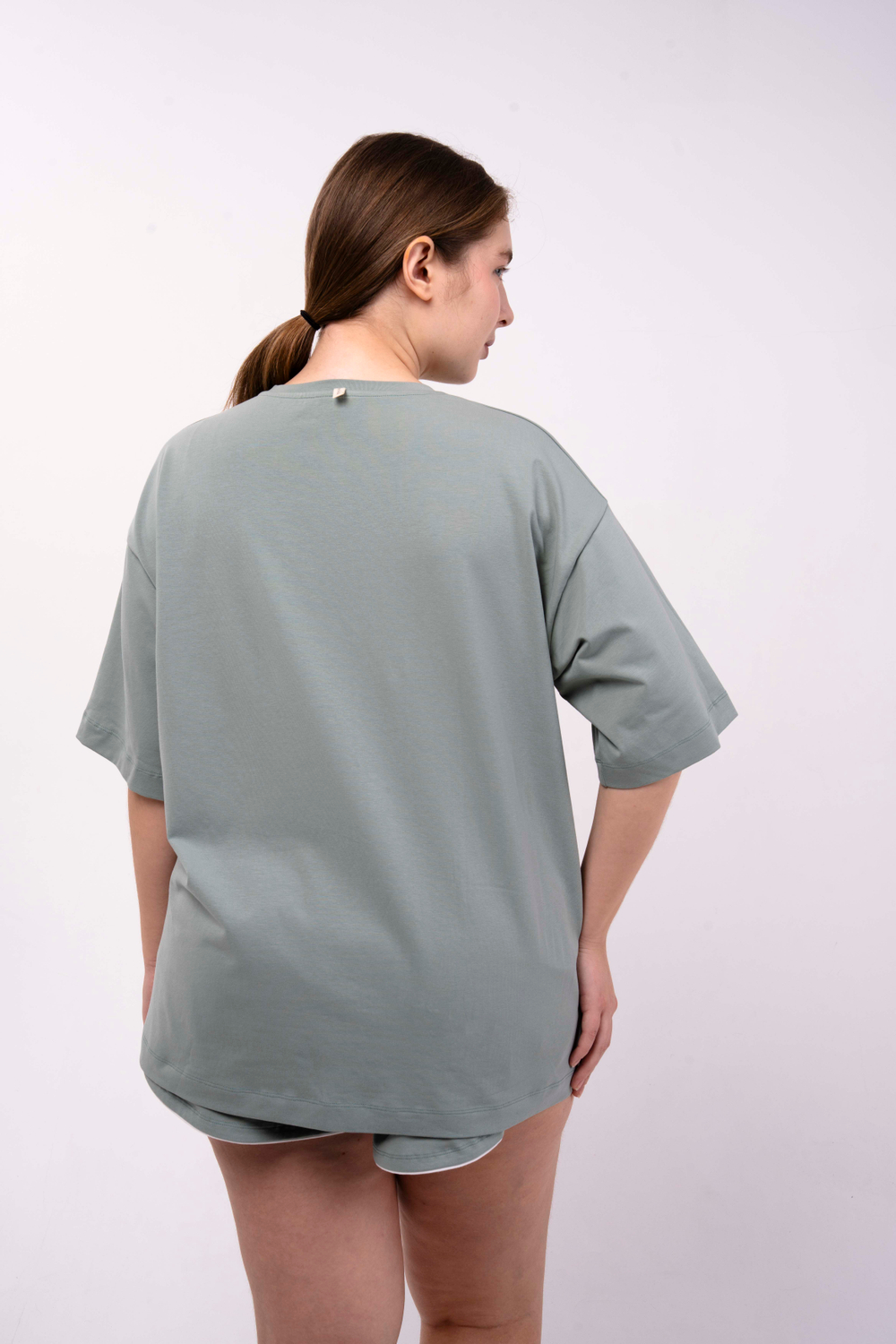 Оверсайз футболка со спущенным рукавом