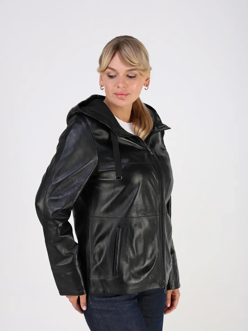 Кожаная куртка демисезонная с капюшоном