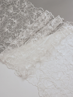 Вышивка на сетке белая неэластичная ширина 28 см