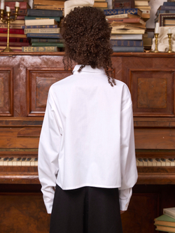 Рубашка для девочки белая с бантиками на планке укороченная