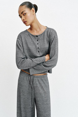 ZARA ФУТБОЛКА В СТИЛЕ РУСТИК С КРУГЛЫМ ВЫРЕЗОМ, СЕРЫЙ МЕЛАНЖ