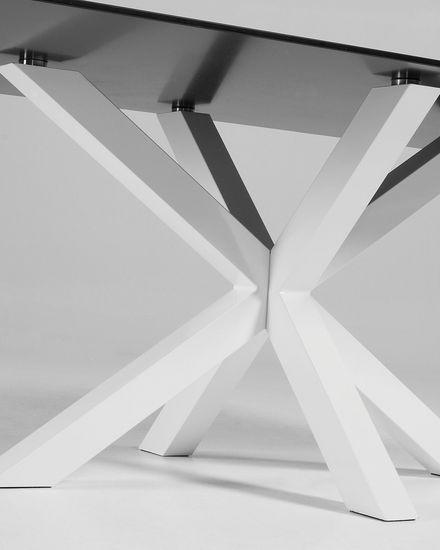 Argo Стол обеденный с белыми ножками из стали и столешницей из черного стекла 180x100